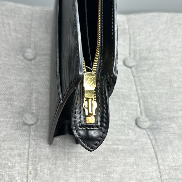 Louis Vuitton Epi Pochette Homme Clutch- Authentic in Black - Picture 9 of 16